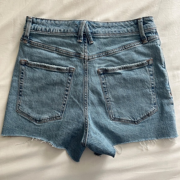 Good American Bombshell Denim Jean Short w/ Button Fly | Size 4/27 | Indigo Wash - Picture 6 of 10